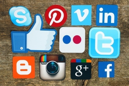 benefits of social media for artists
