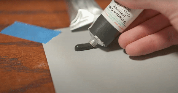 The Old Holland grayscale oil paints supplied are custom made for the Evolve Artist Program.