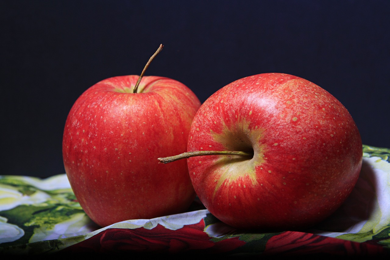 A picture of a red apple as an example of a defined intent - a great place to learn how to start painting realism.  